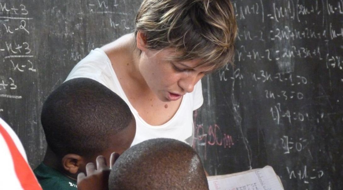 A volunteer reading to children in Togo A volunteer reading to children in Togo